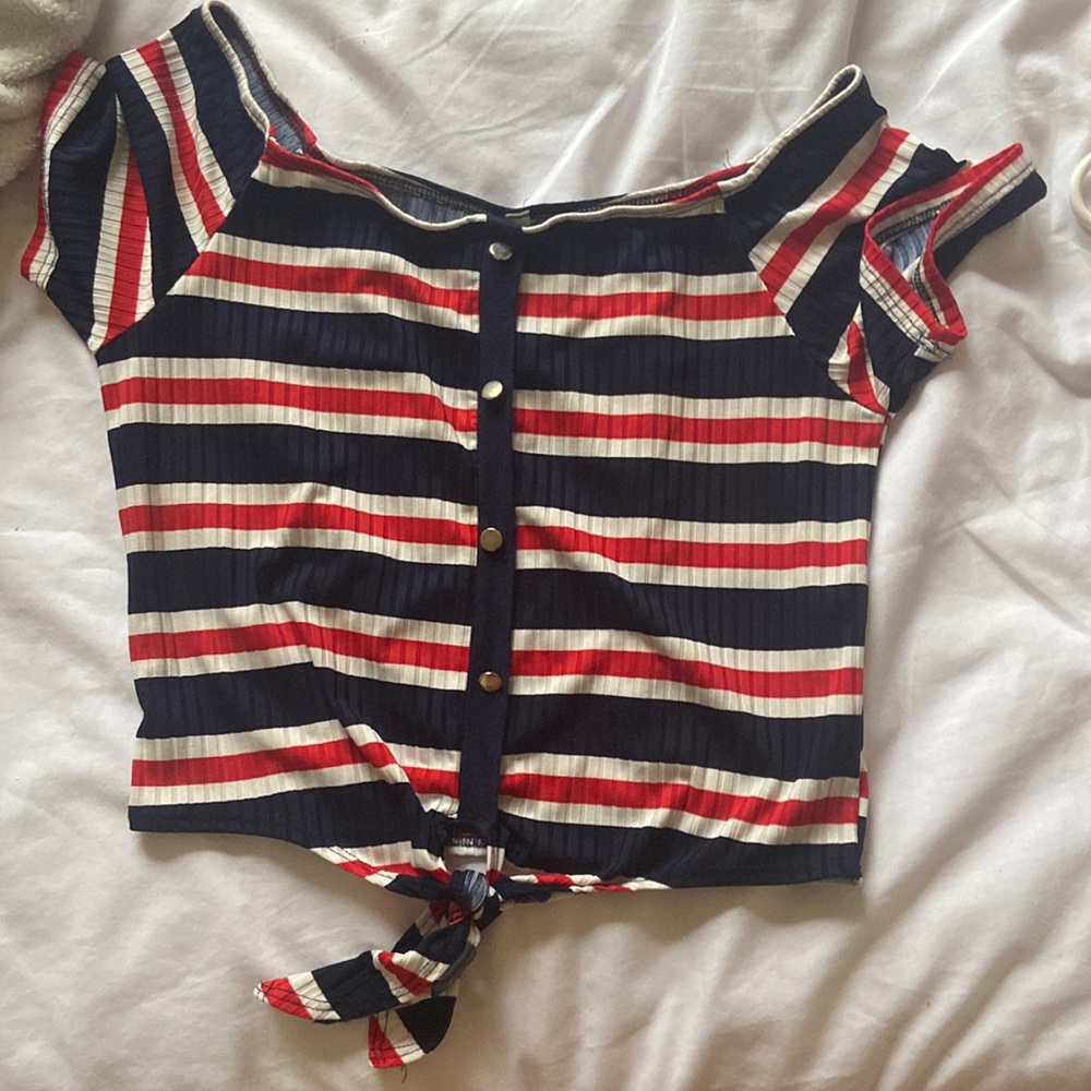 Large tee with knot in front never worn